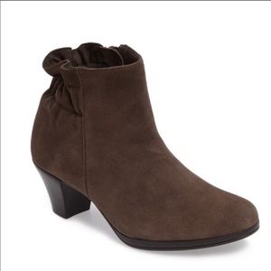 Munro | Alfie brown suede ankle boots